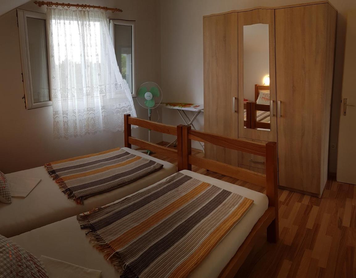 Apartman Vojaline Milna  Eksteriør billede