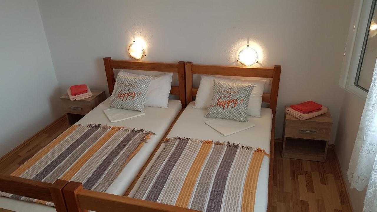 Apartman Vojaline Milna  Eksteriør billede