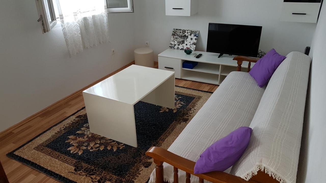 Apartman Vojaline Milna  Eksteriør billede