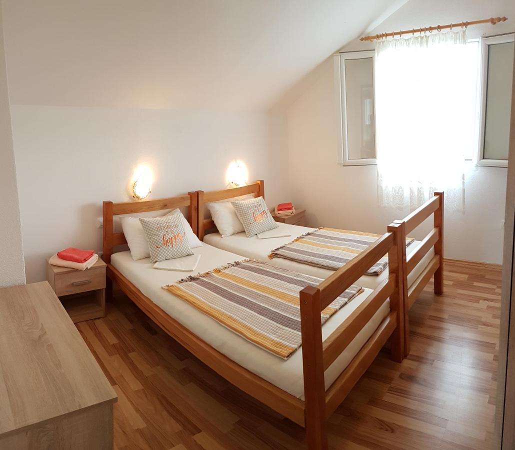 Apartman Vojaline Milna  Eksteriør billede