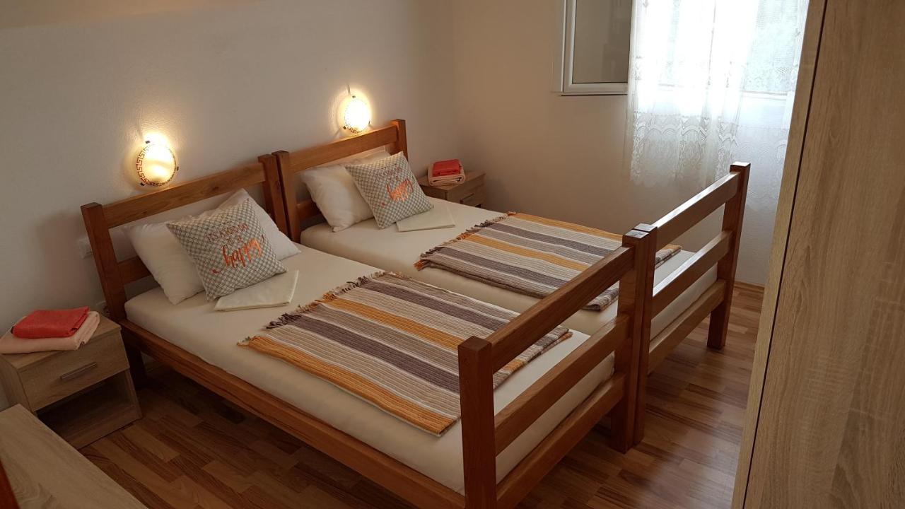 Apartman Vojaline Milna  Eksteriør billede