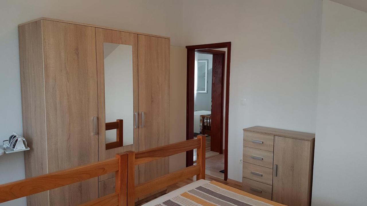 Apartman Vojaline Milna  Eksteriør billede